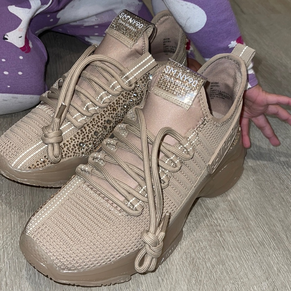 Steve Madden maxima in blush size 6